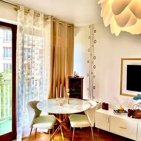 Apartmán Golden Eiffel Tour ! *